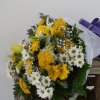 ramo para funeral de flores variadas de colores amarillos