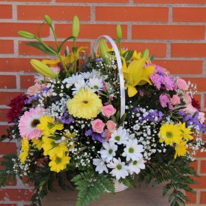 cesta de flores variadas